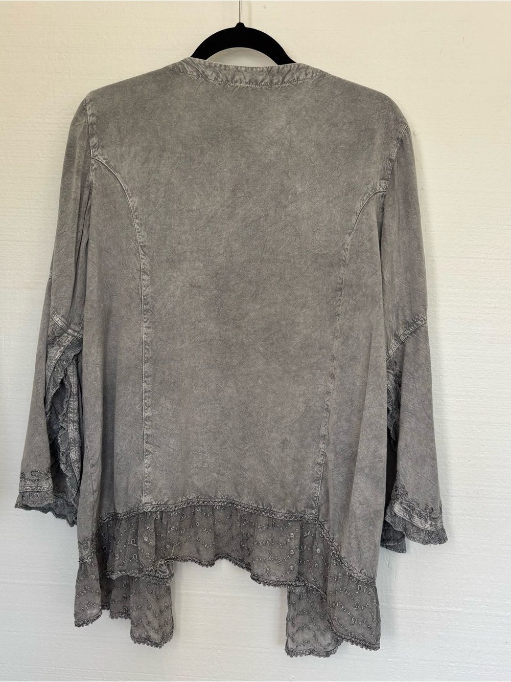 Studio West Apparel Grey Embroidered Open Front Cardigan Bell Sleeve Boho - Picture 2 of 8